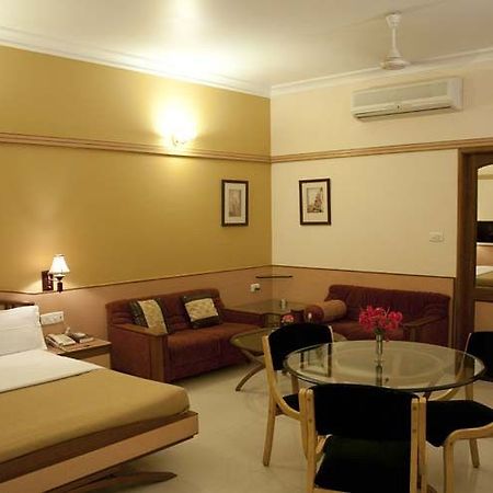 Hôtel Harmony à Rajkot Extérieur photo